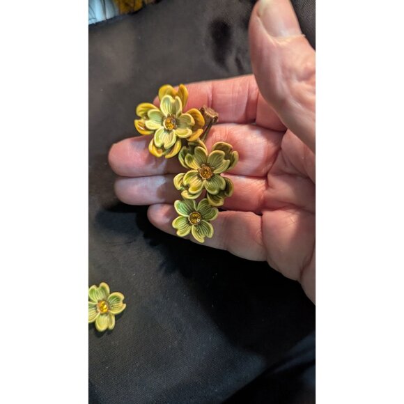 Vintage Yellow Floral Clip-On Earrings Enamel Dogwood Flower Design Retro Costum - Picture 2 of 8